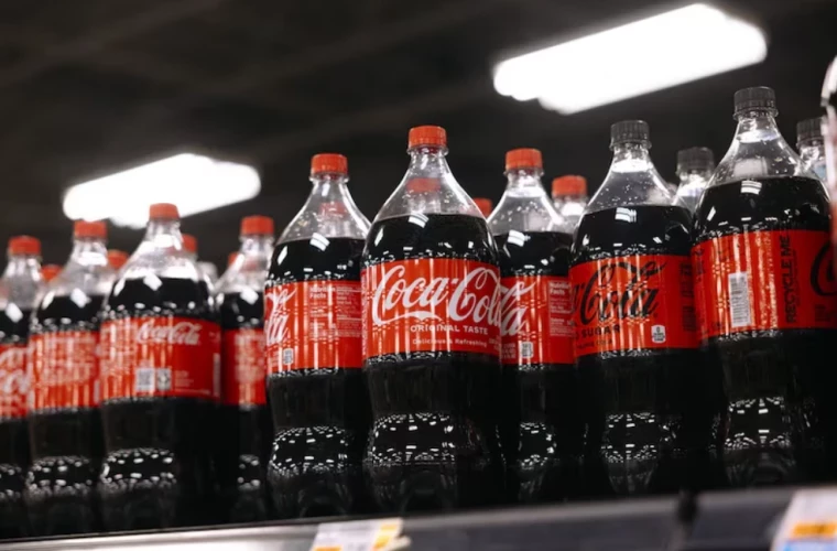 Coca-Cola отзывает напитки в Европе