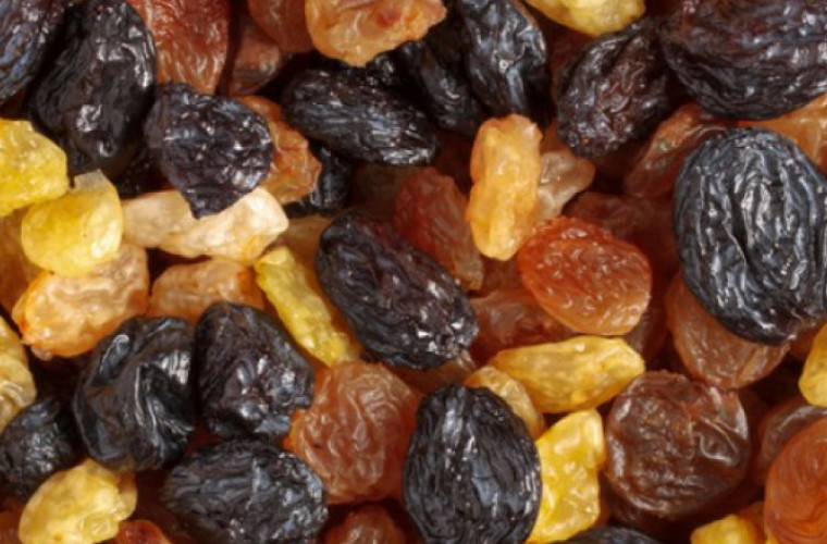 От каких болезней лечит изюм